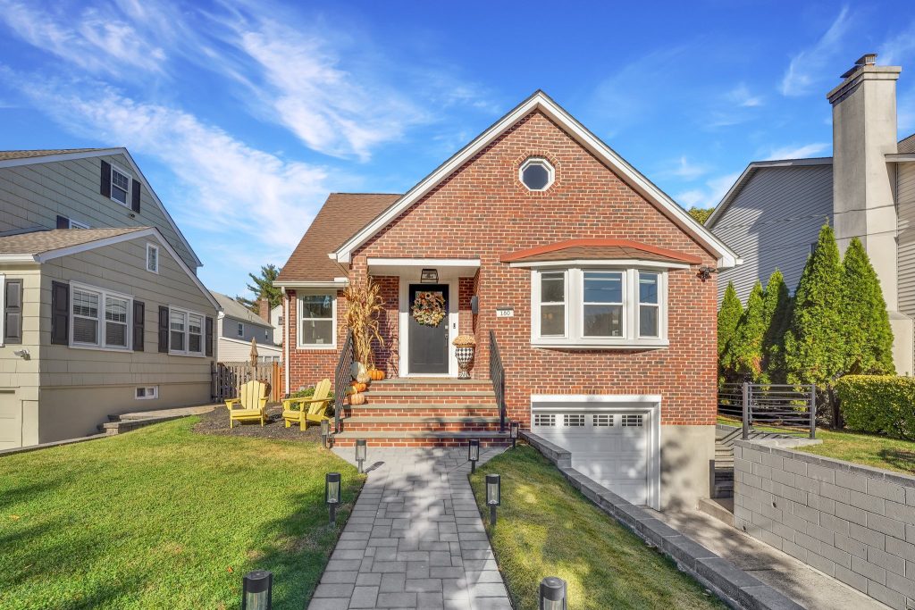 180 Highfield Ln in Nutley NJ 07110